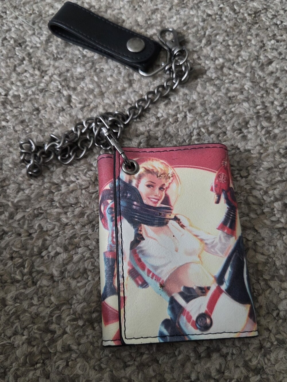 Fallout 4 Gamer Trifold Chain Wallet Nuka Cola Girl 2016 Bethesda Rare